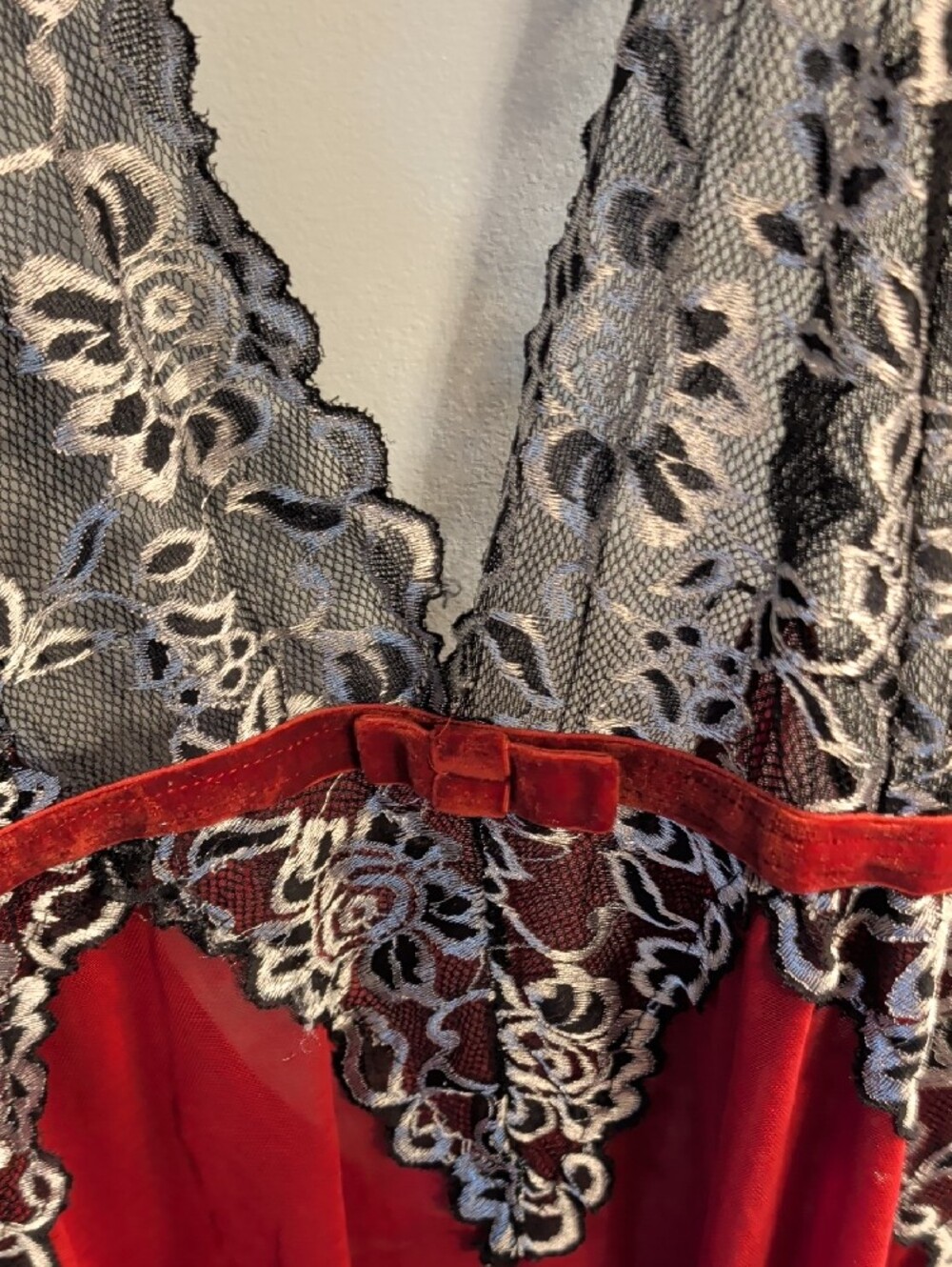 🍉Red Lace Halter Chemise with Black Floral Trim - Picture 3 of 4